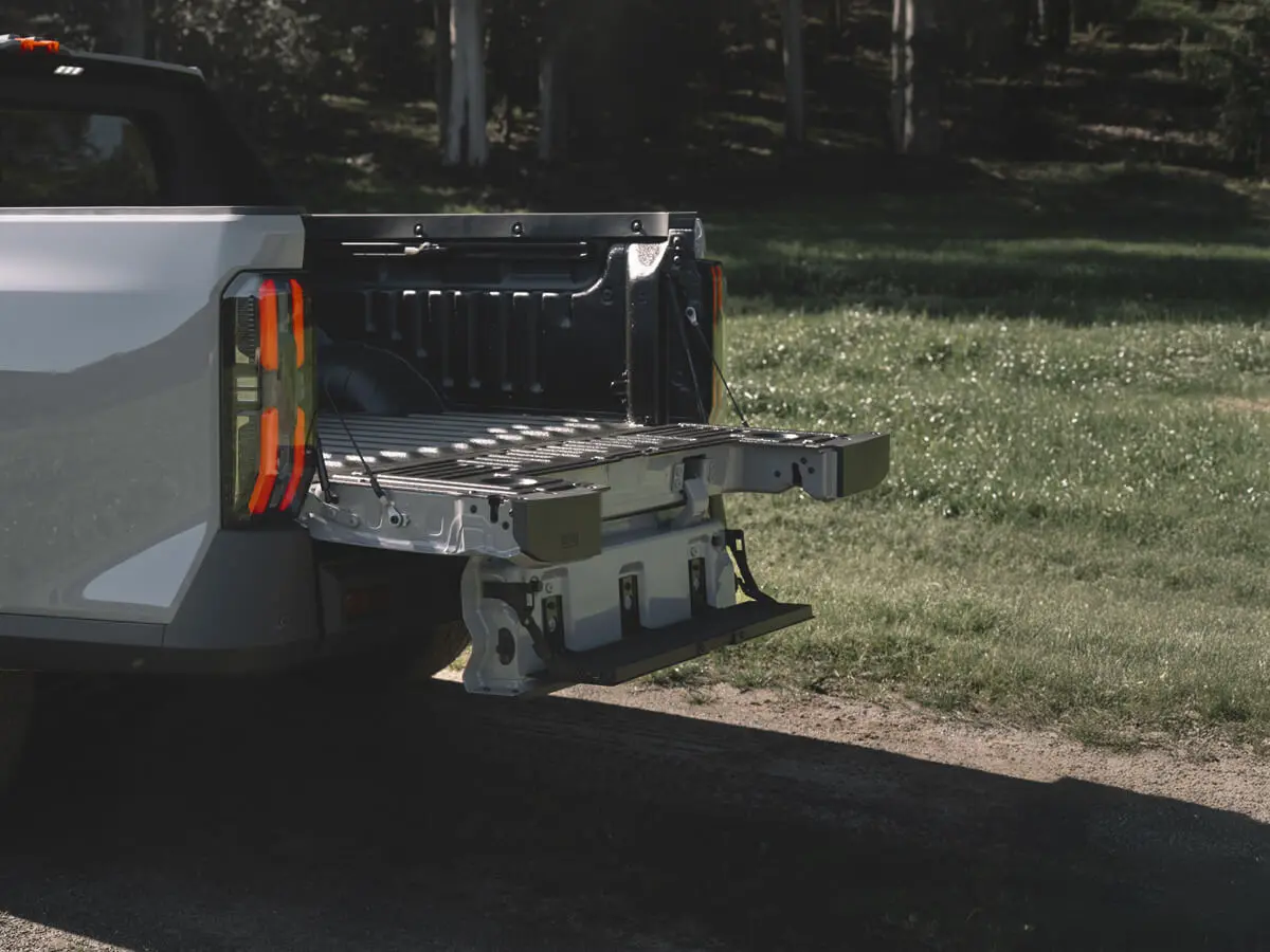 Electric Tailgate with Rear Folding Step